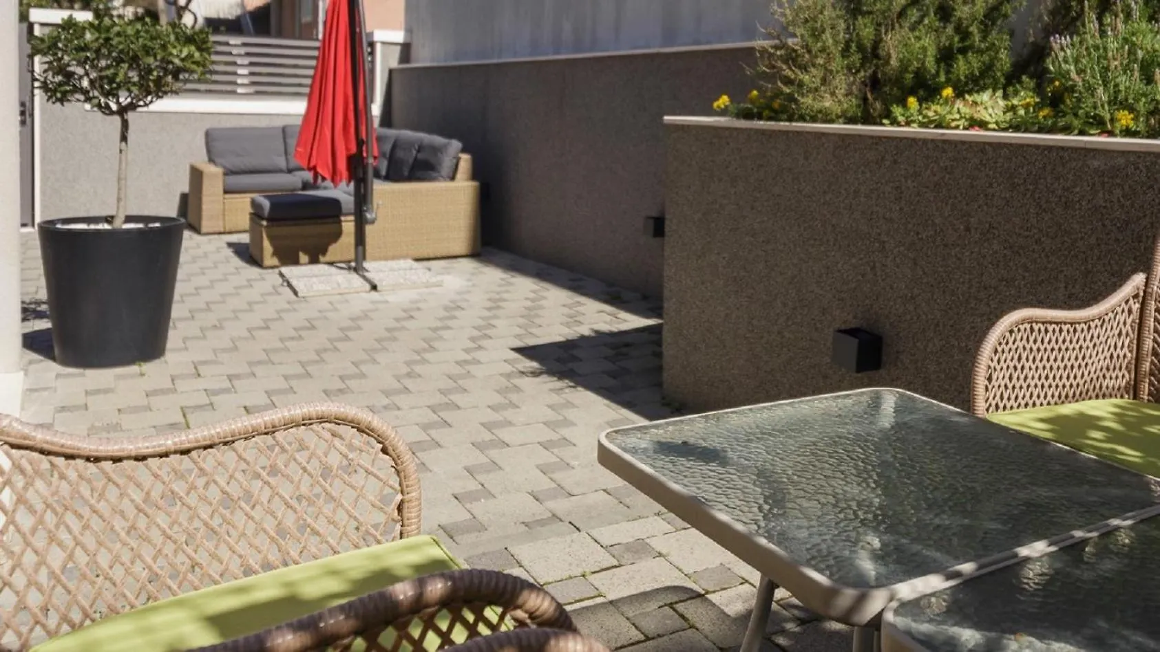 Holiday Home Aspalathos - With Free Parking, Near The Beach, A Few Minutes' Walking Distance To The Unesco Palace Split