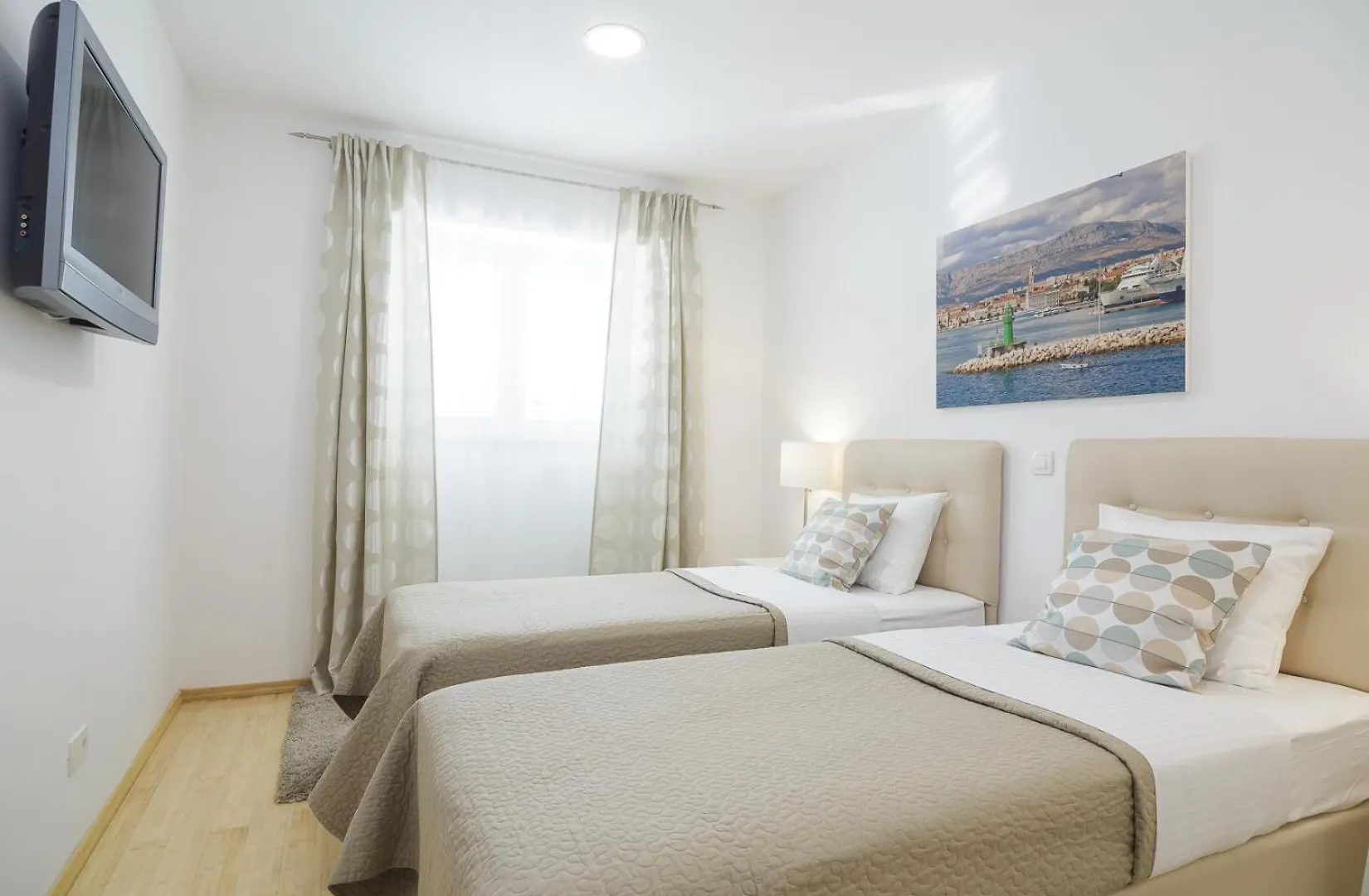 Holiday Home Aspalathos - With Free Parking, Near The Beach, A Few Minutes' Walking Distance To The Unesco Palace Split 0*,  Croatia