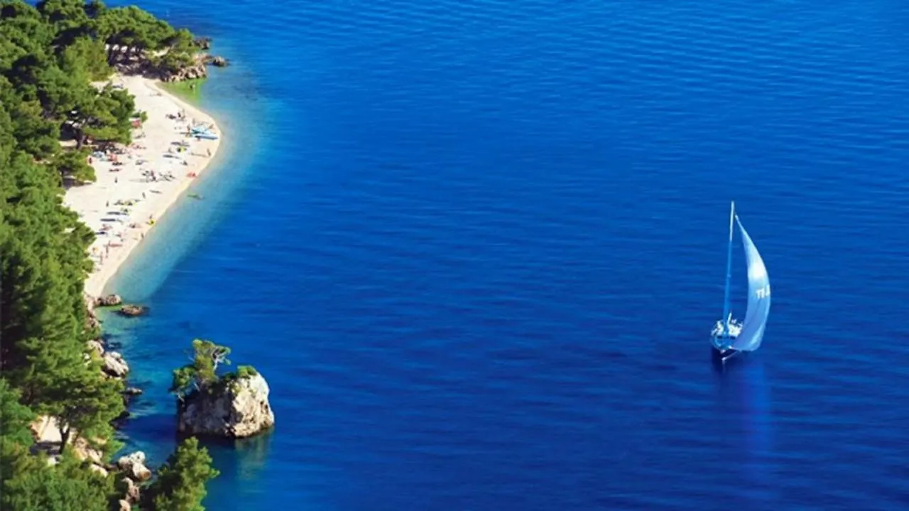 Holiday Home Aspalathos - With Free Parking, Near The Beach, A Few Minutes' Walking Distance To The Unesco Palace Split