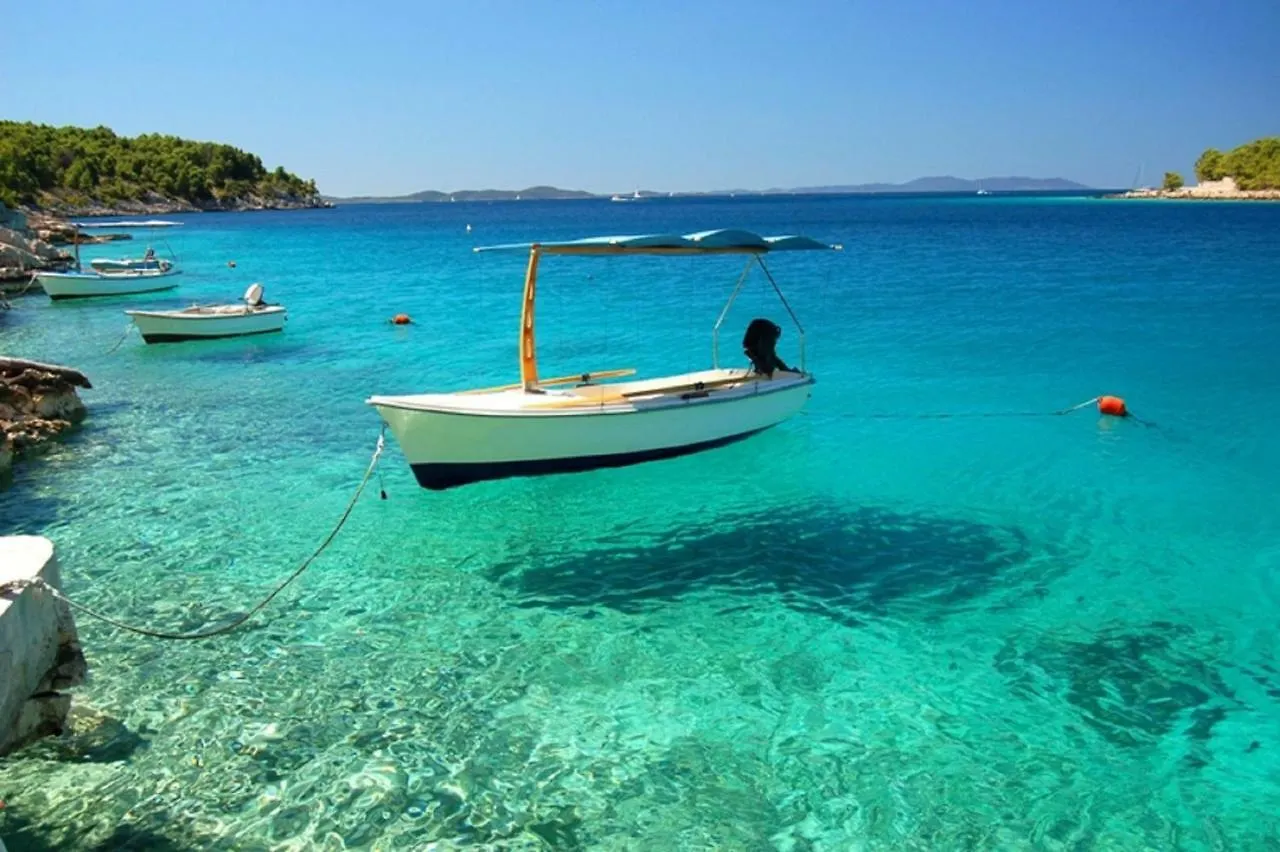 Holiday Home Aspalathos - With Free Parking, Near The Beach, A Few Minutes' Walking Distance To The Unesco Palace Split