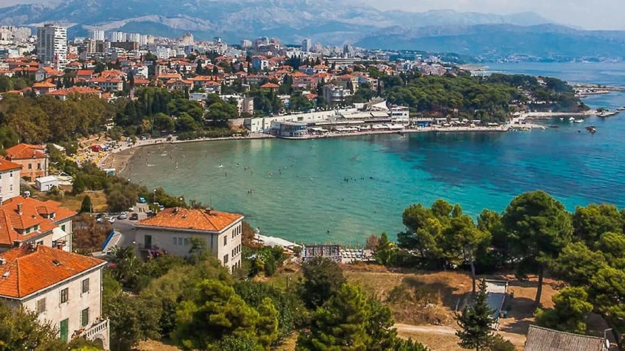 Holiday Home Aspalathos - With Free Parking, Near The Beach, A Few Minutes' Walking Distance To The Unesco Palace Split