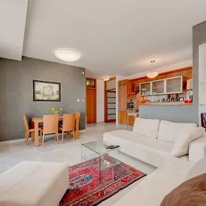 Luxury Split