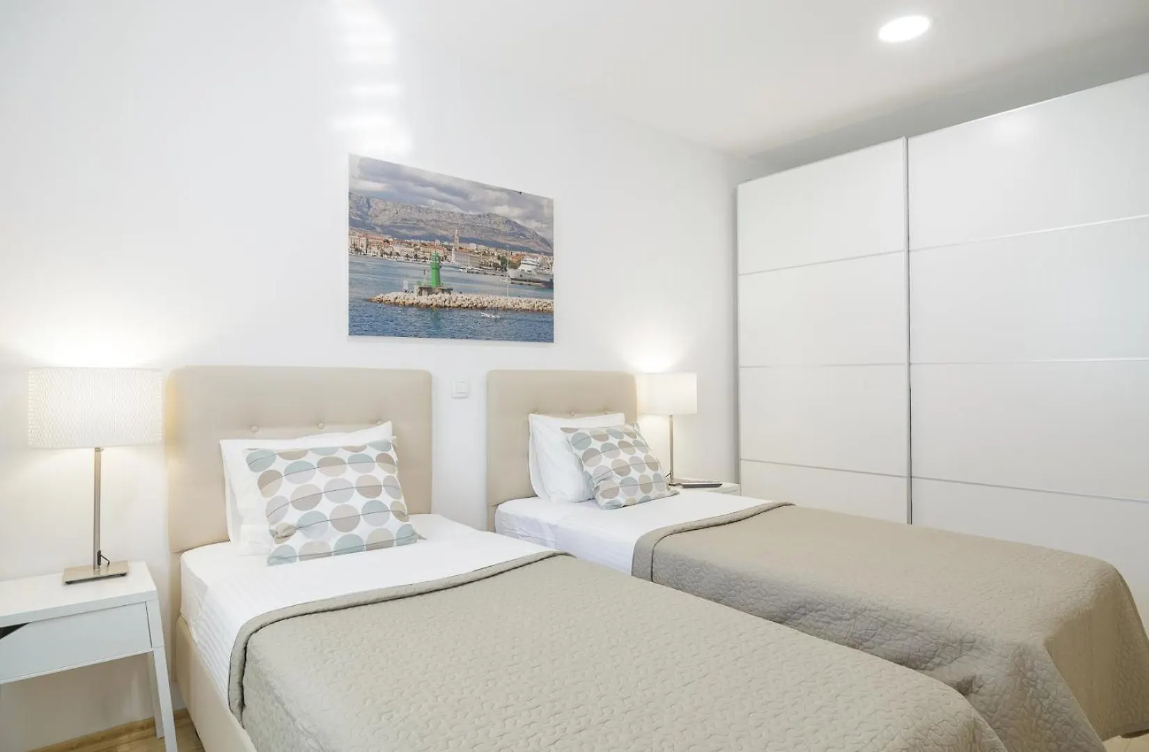 Holiday Home Aspalathos - With Free Parking, Near The Beach, A Few Minutes' Walking Distance To The Unesco Palace Split 0*,