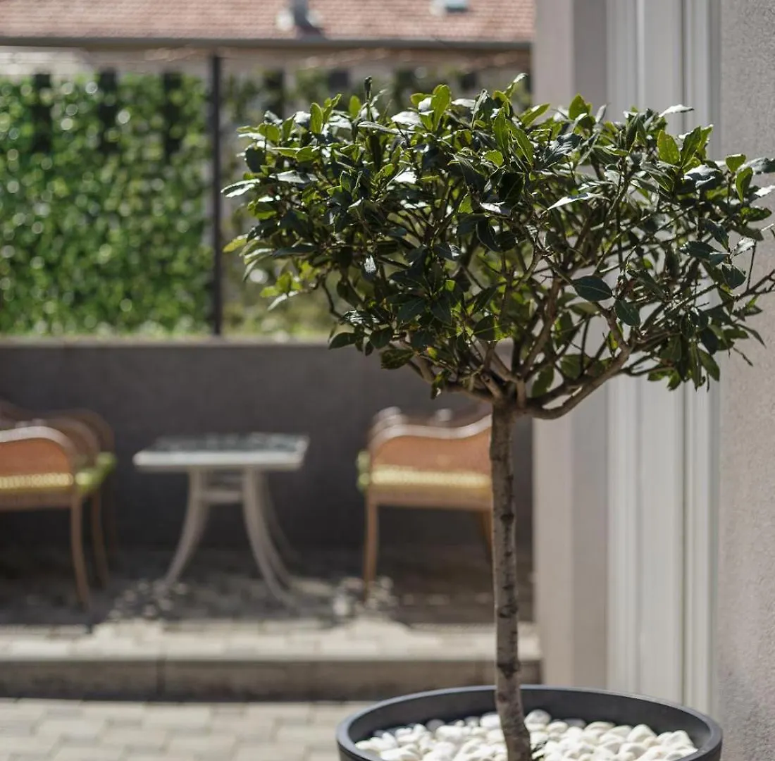 Holiday Home Aspalathos - With Free Parking, Near The Beach, A Few Minutes' Walking Distance To The Unesco Palace Split