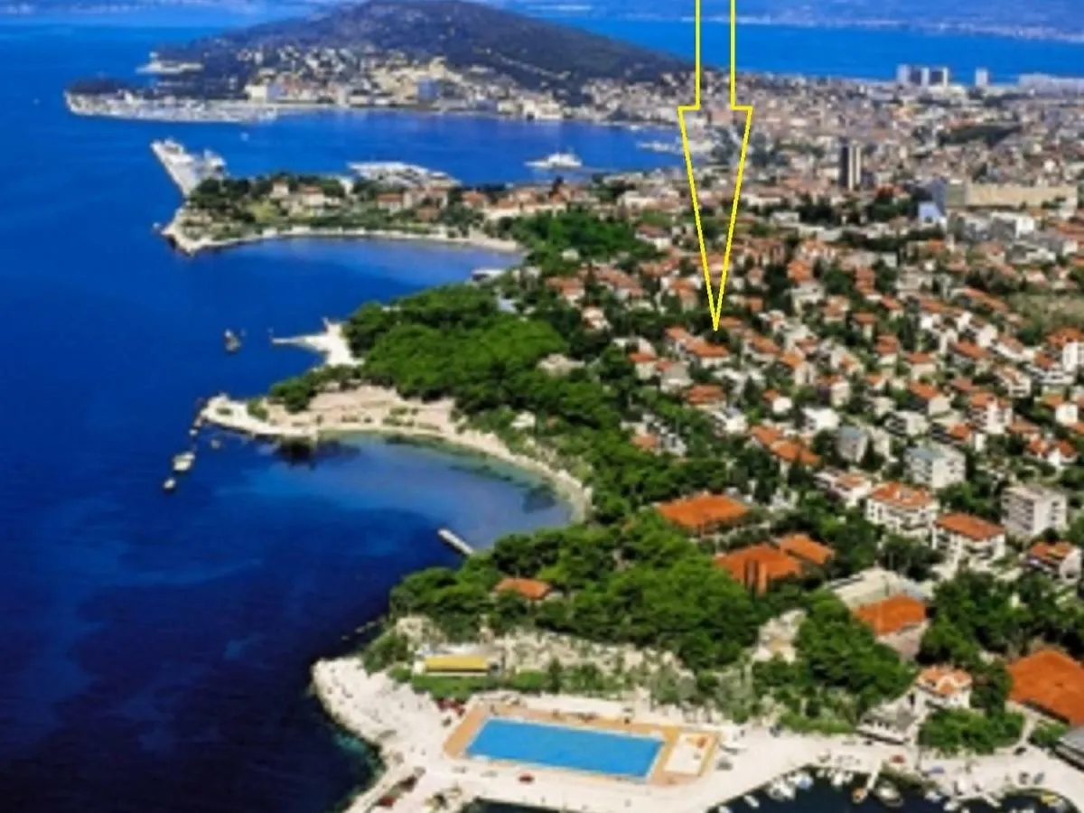 Holiday Home Aspalathos - With Free Parking, Near The Beach, A Few Minutes' Walking Distance To The Unesco Palace Split